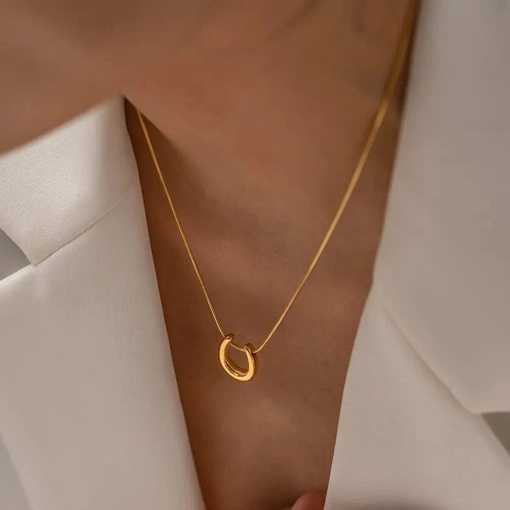 Chaine Dorée Pendentif U