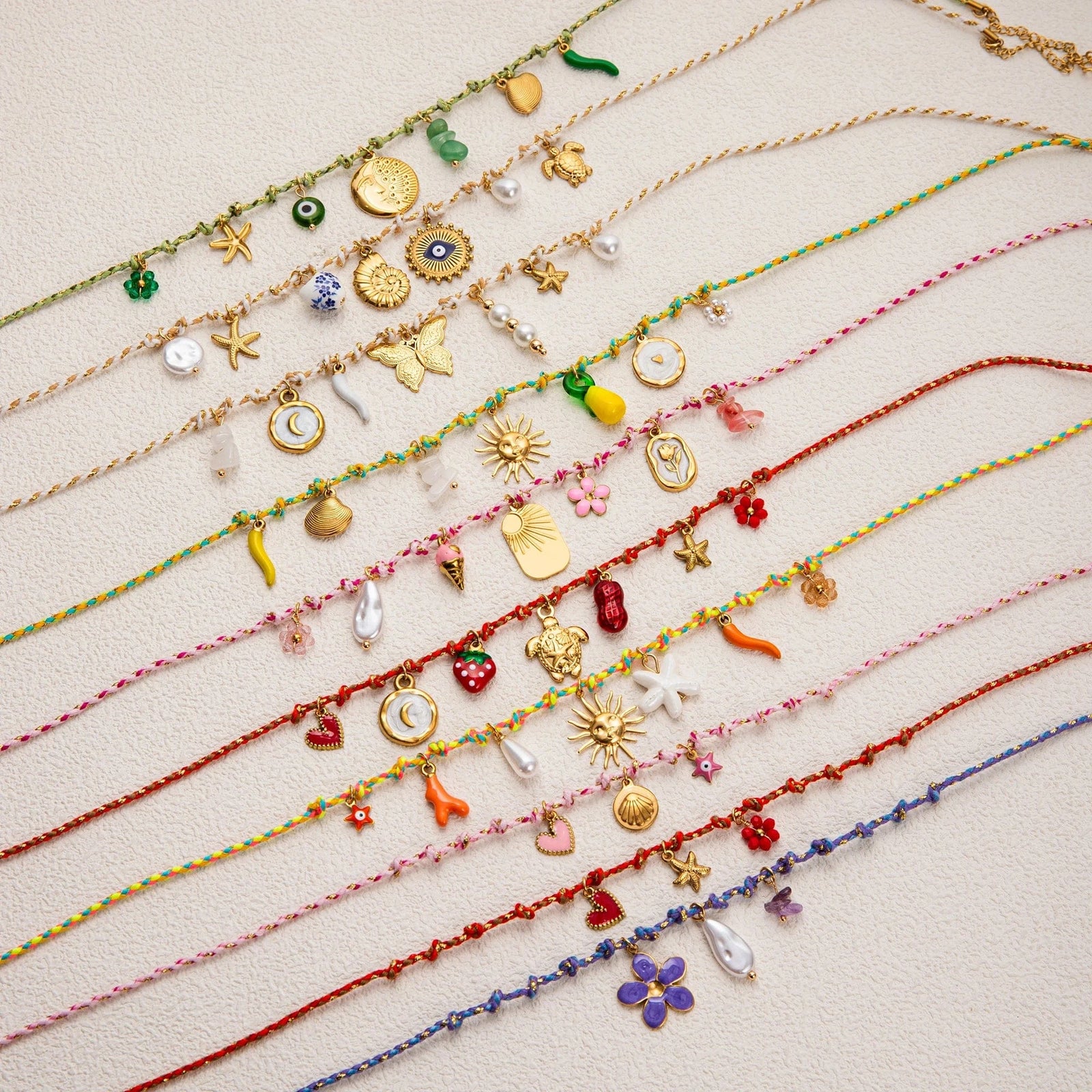 Collier avec Plusieurs Pendentifs