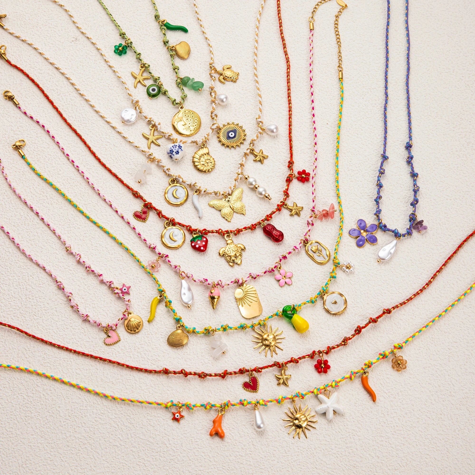 Collier avec Plusieurs Pendentifs