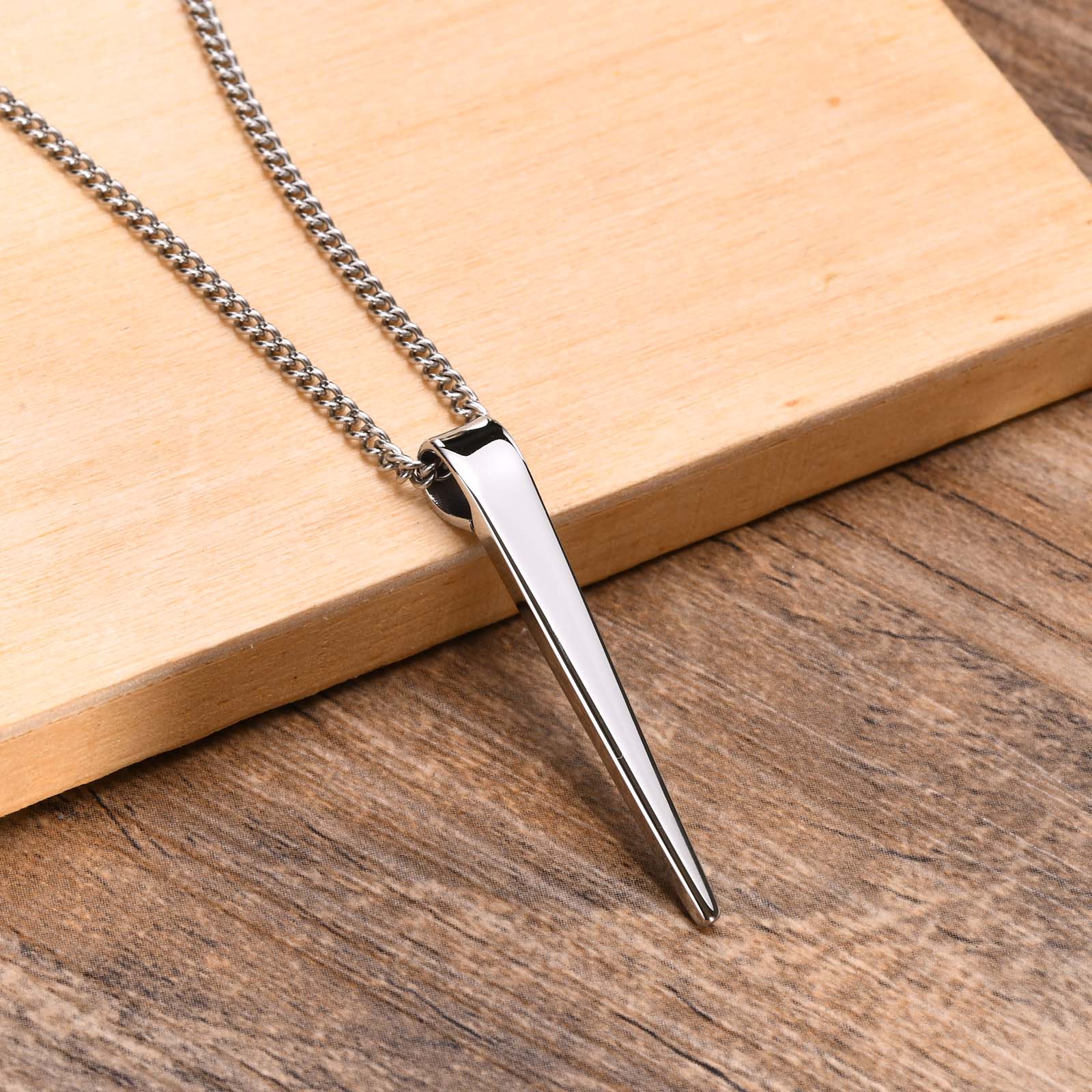 Collier en pique homme