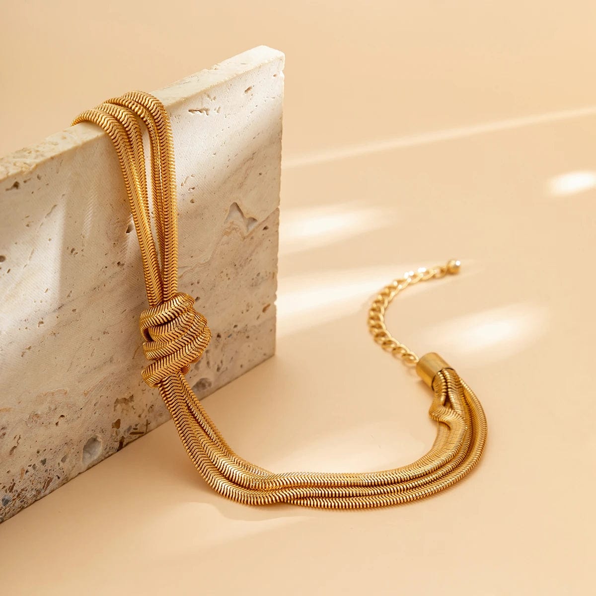 Collier ras de cou noeud