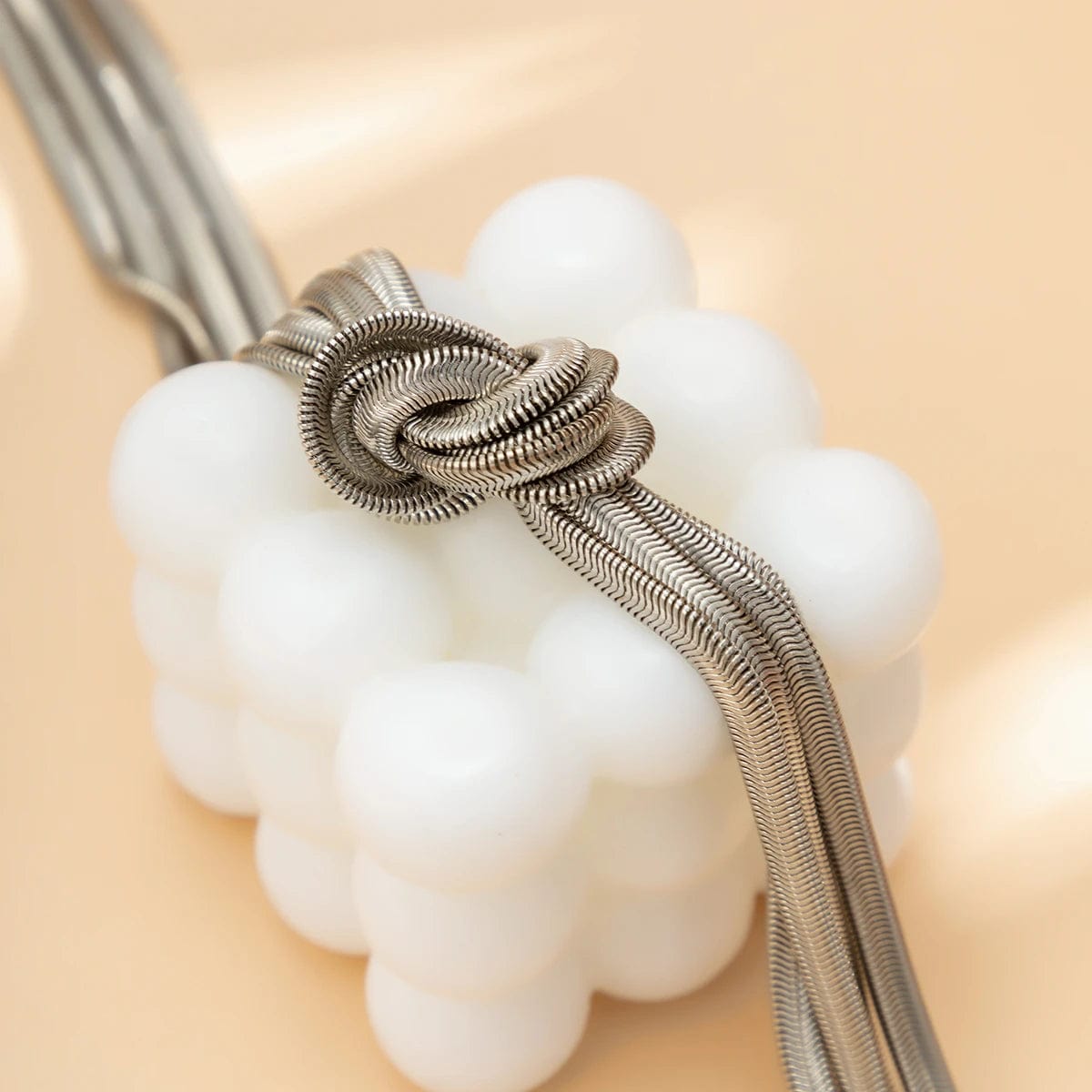 Collier ras de cou noeud